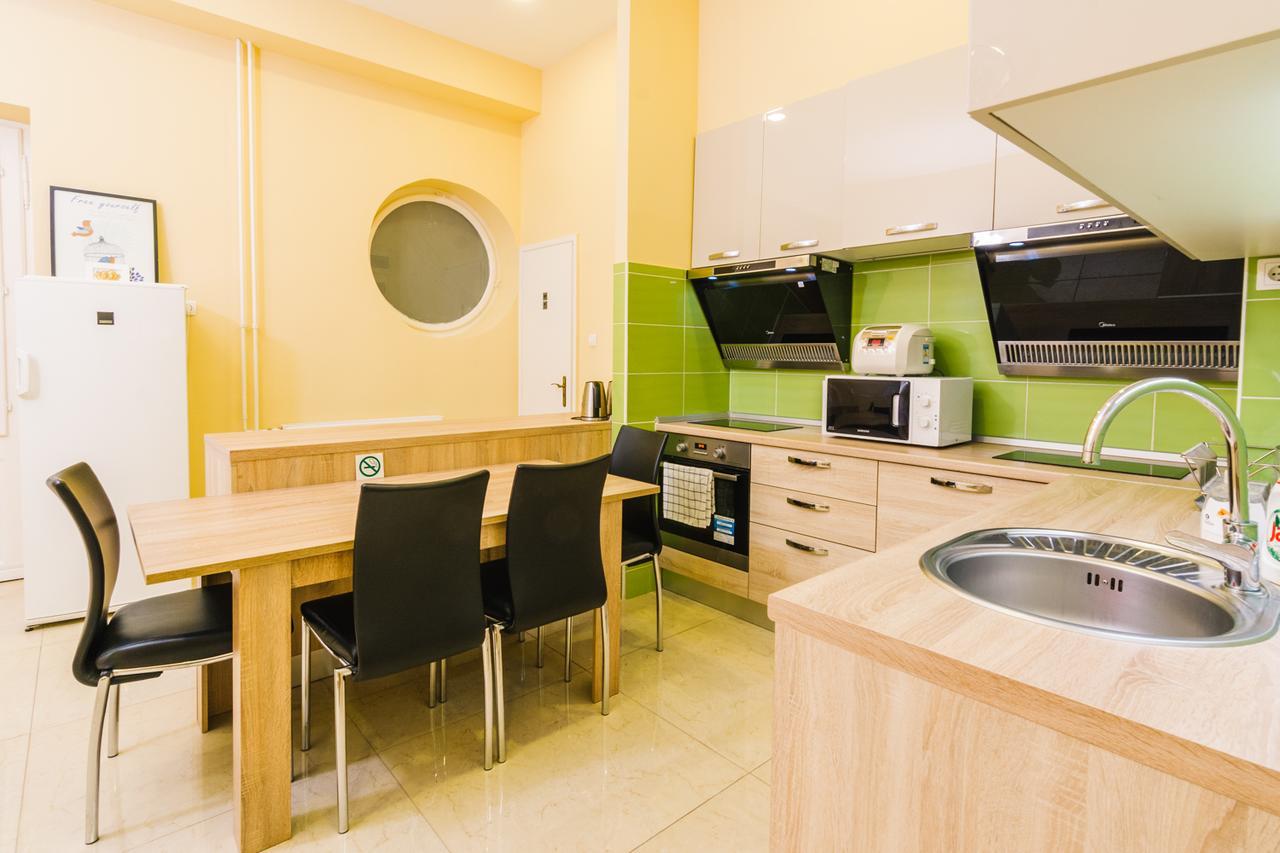 Centric Lifestyle Apartments Budapest Exteriör bild